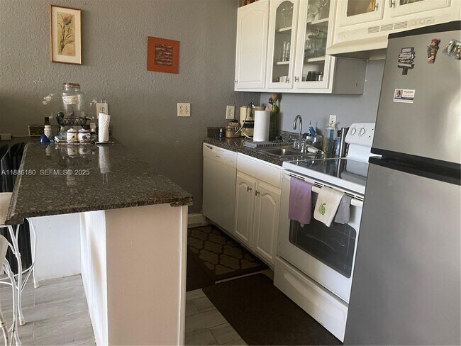 Building Photo - 1936 S Ocean Dr