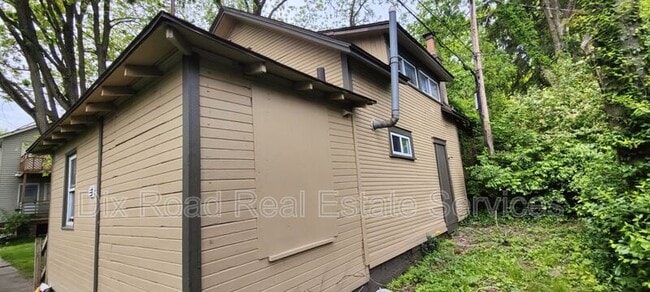 Building Photo - 55 Forest Glen Ave