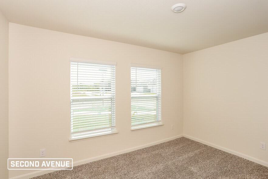 Building Photo - 1401 Sunkiss Dr
