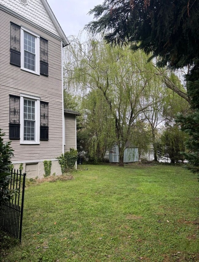 Building Photo - 208 Island Ave