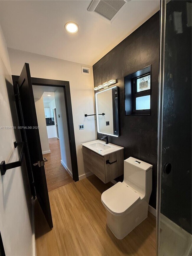 Building Photo - 512 NW 2nd Ave