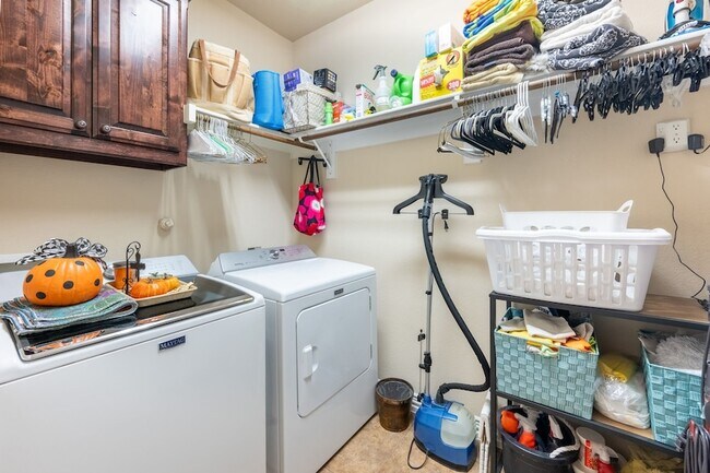 Building Photo - 810 Miramar Dr