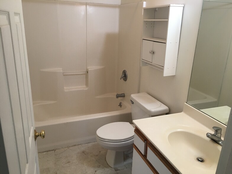 Building Photo - 315 Hildred Dr