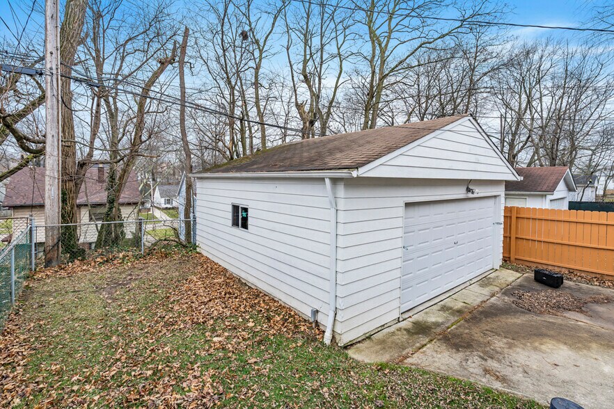 Building Photo - 3372 Silsby Rd