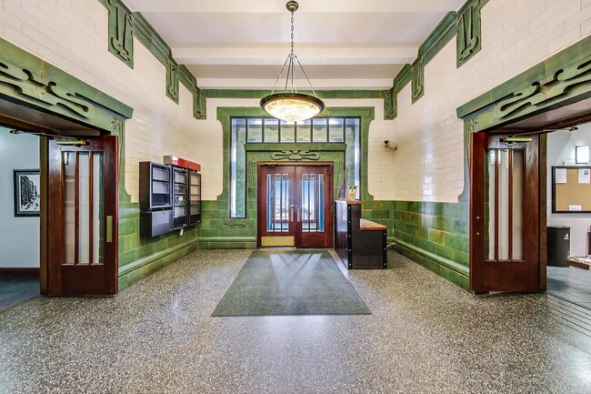 Building Photo - 732 S Financial Pl