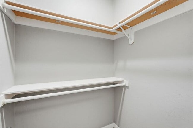 Building Photo - Bright, Fresh & Pet-Friendly — 3BR Retreat Minutes from U of A