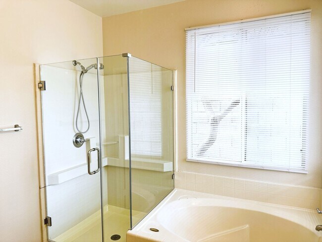 Building Photo - Refreshed Single Family Home in Garden Grove