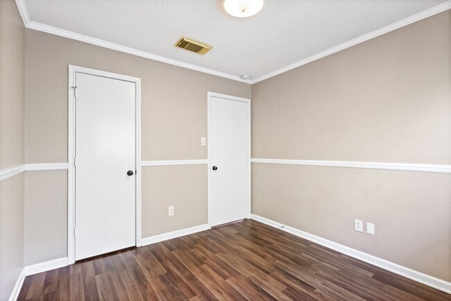 Building Photo - 2 Bedroom/ 1 Bath Bridgewood Subdivision