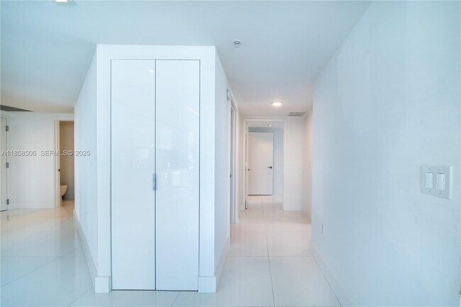 Building Photo - 300 Sunny Isles Blvd