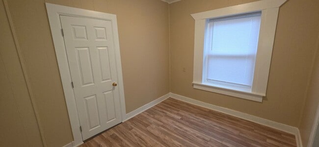 Building Photo - Remodeled 2 Bedroom 1 Bathroom home for $795!