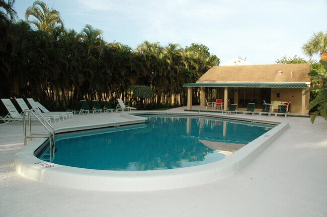 Building Photo - 6447 Parkview Dr