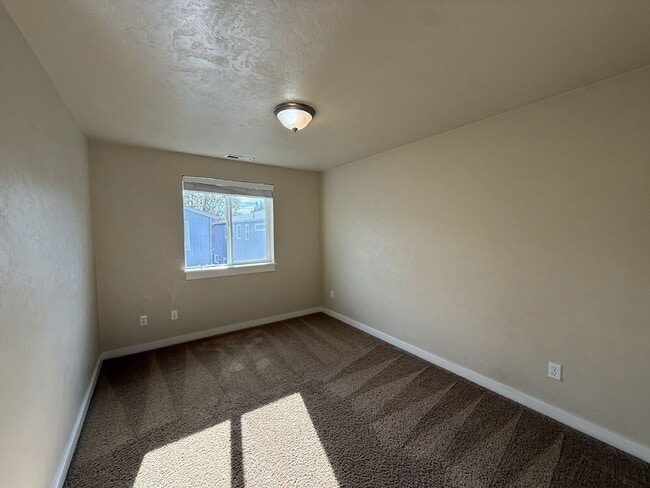 Building Photo - 2466 Mountain Terrace