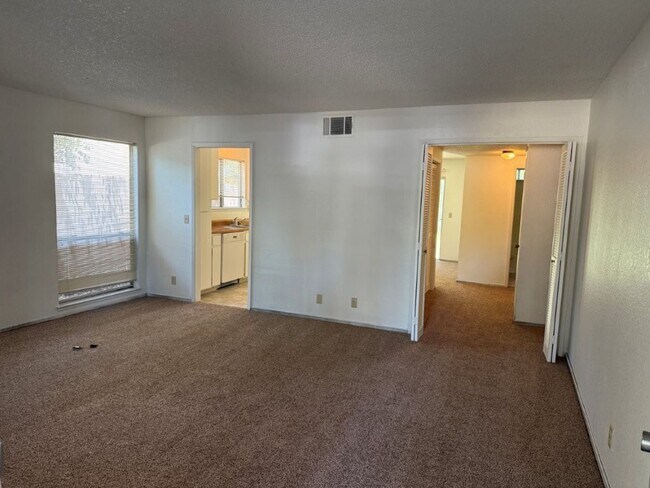 Building Photo - 990/992 JUSTIN DUPLEX