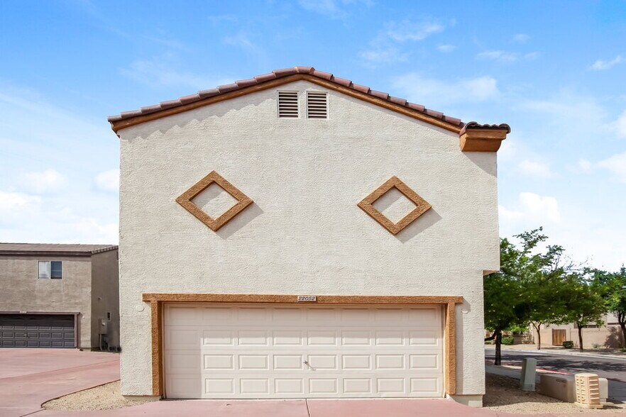 Building Photo - 22052 N 30th Dr