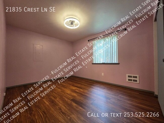 Building Photo - 21835 Crest Ln SE
