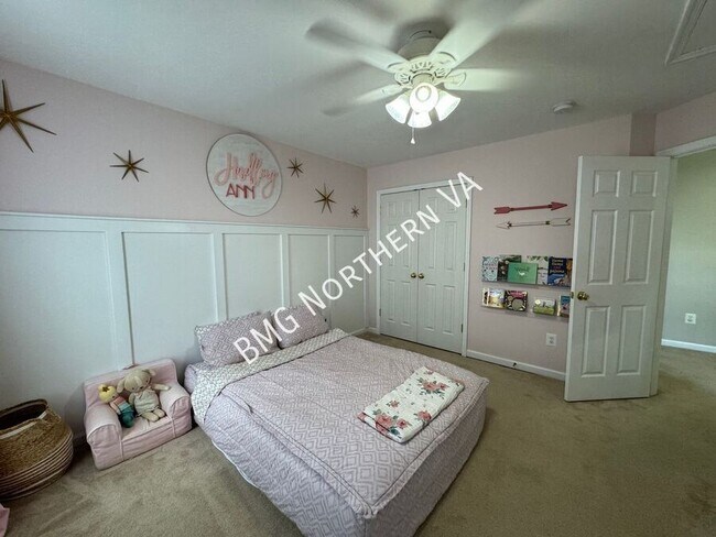 Building Photo - 8930 Kingbird Ct