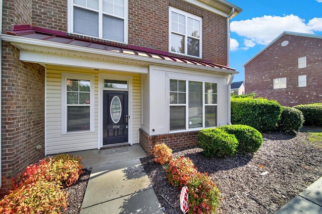 Building Photo - Two Story Corner Townhome