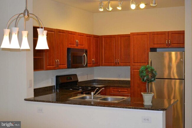Building Photo - 12937 Centre Park Cir