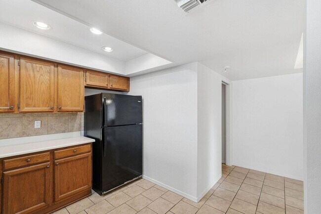 Building Photo - 2020 W Union Hills Dr