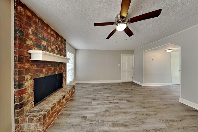 Building Photo - 2043 Shadow Rock Dr