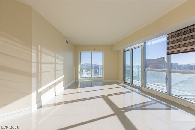 Building Photo - 2700 S Las Vegas Blvd