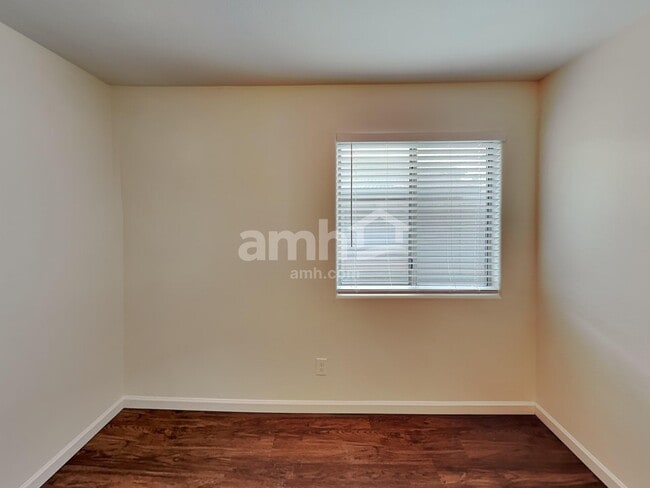 Building Photo - 3033 W Quail Ave