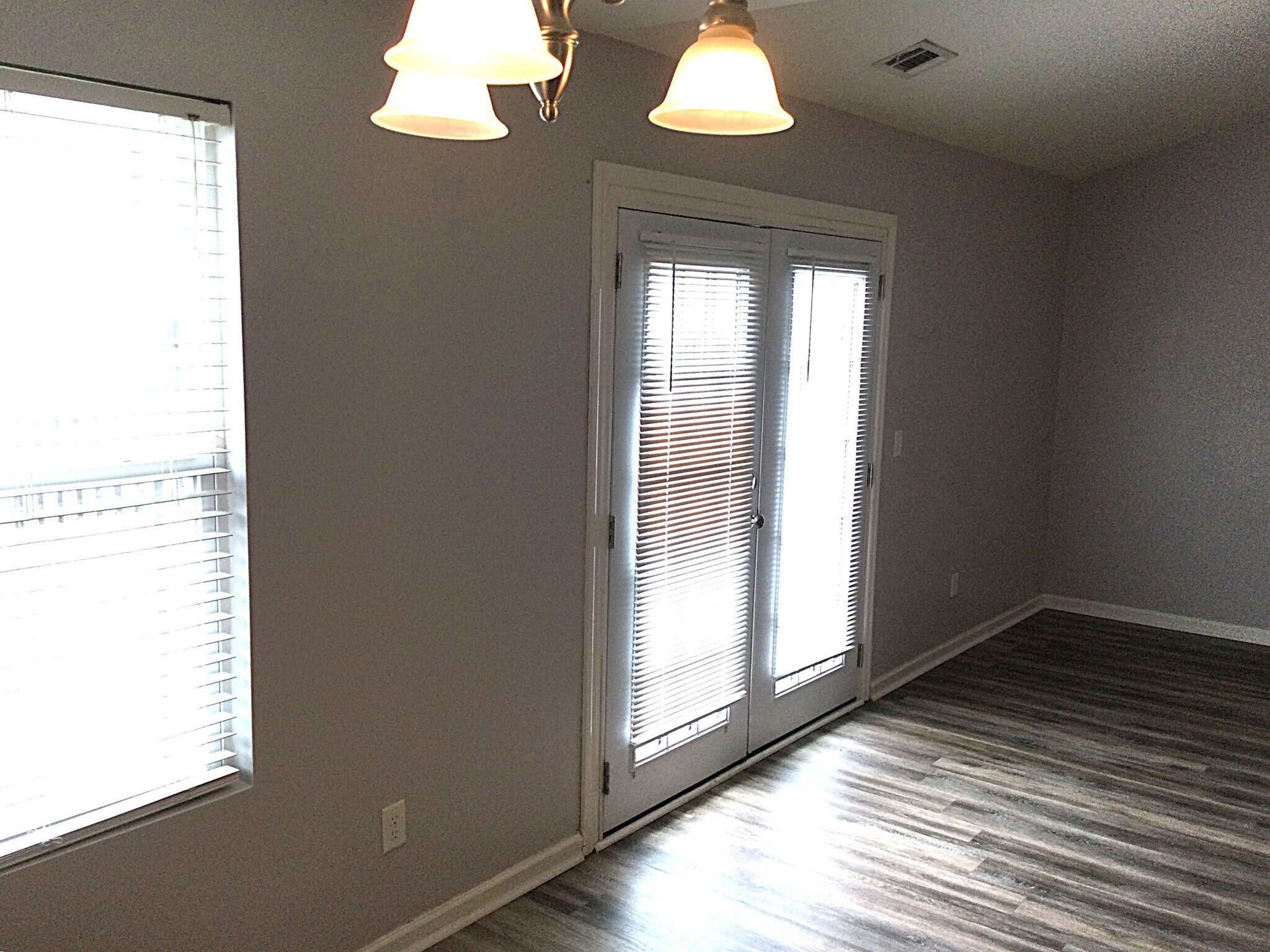 Building Photo - 422 Sea Breeze Dr