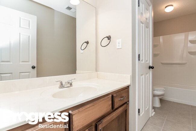 Building Photo - 9849 White Poplar Dr