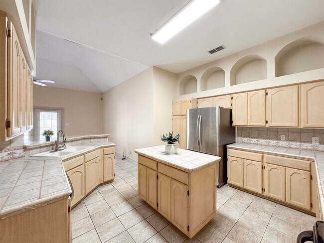 Building Photo - 3003 Edgefield Ct