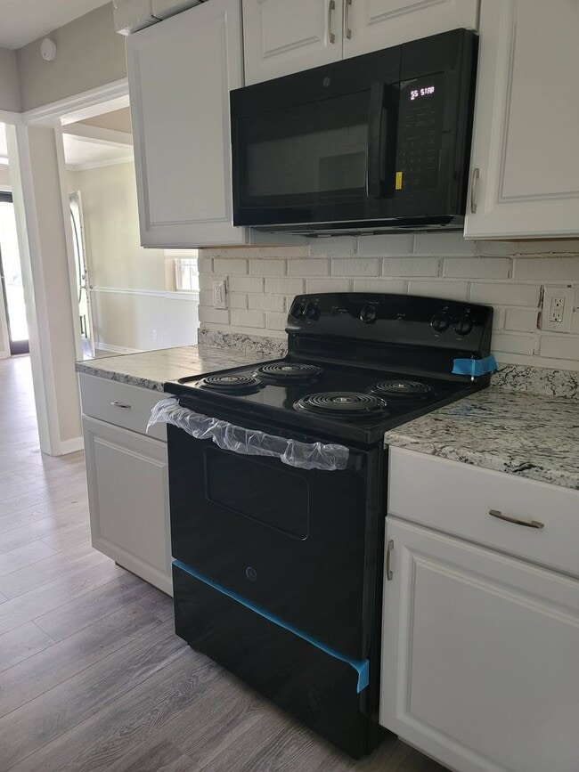 Building Photo - Renovated 3/2 in Cedar HIlls