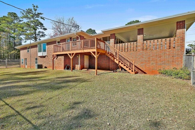 Building Photo - PROCUREMENT ONLY 334 Porter Road - Available Now! Ranch style home with spacious floor plan & bea...