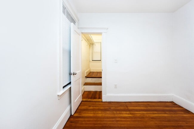 Building Photo - Coolidge Corner Area, In-Unit Washer and dryer, Eat-in Kitchen, Central Heat/AC, Parking is Avail...