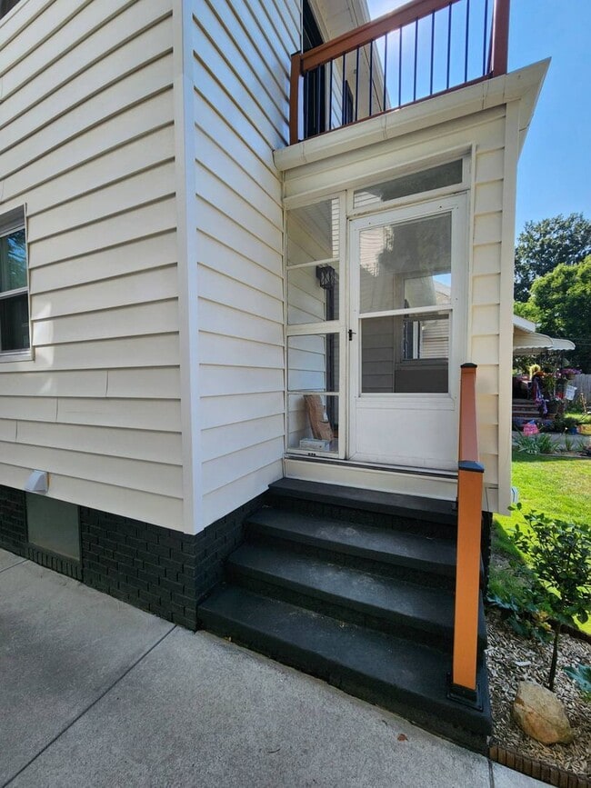 Building Photo - Newly Renovated 3-Bedroom Property in Prim...