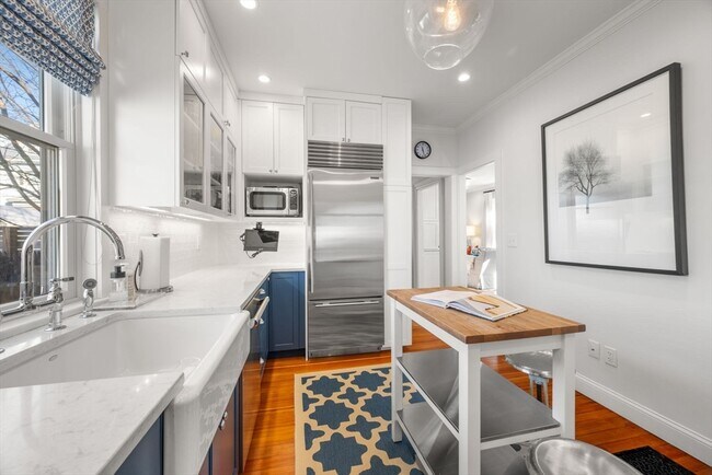 Building Photo - 40 Mead St