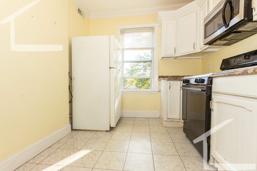 Building Photo - 57 Riverdale St