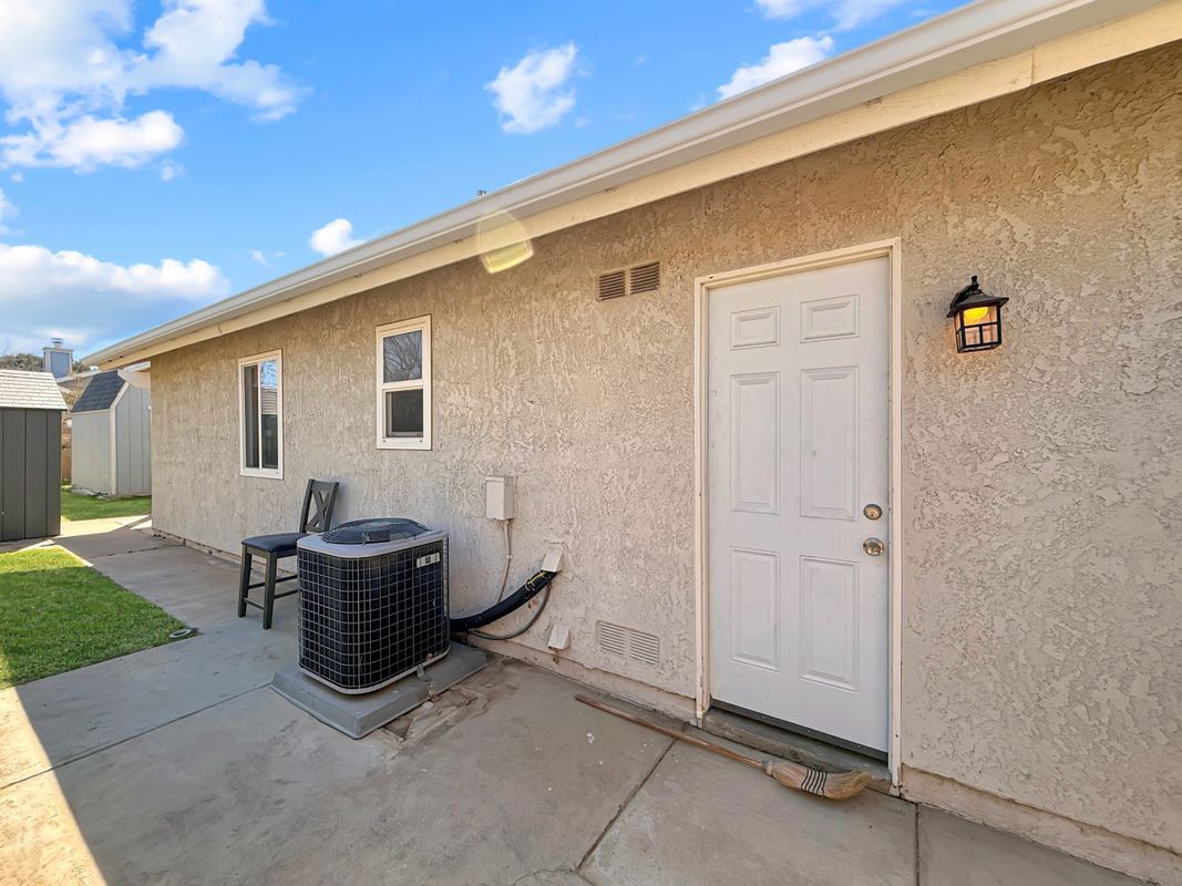 Building Photo - 2500 Topaz Ln