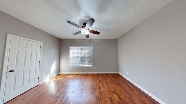 Building Photo - Beautiful county home, ranch with extra bu...