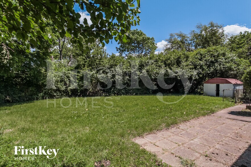 Building Photo - 9216 Maverick Dr