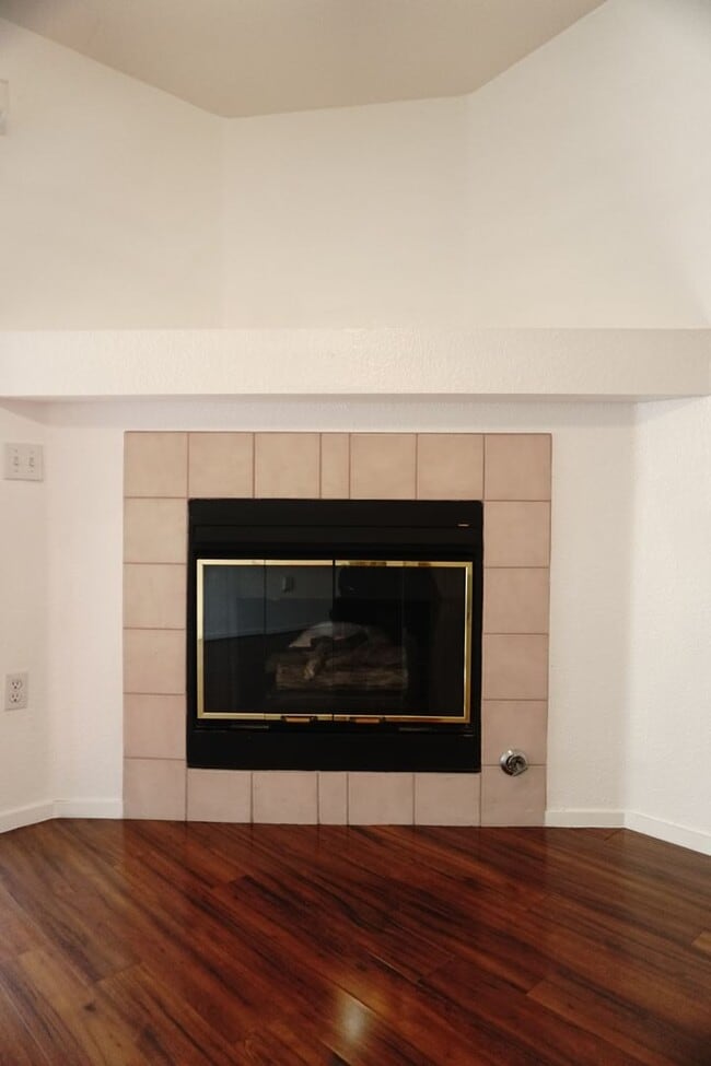 Building Photo - NEWLY RENOVATED 3BD/2BA CONDO W/ 2 CAR GARAGE