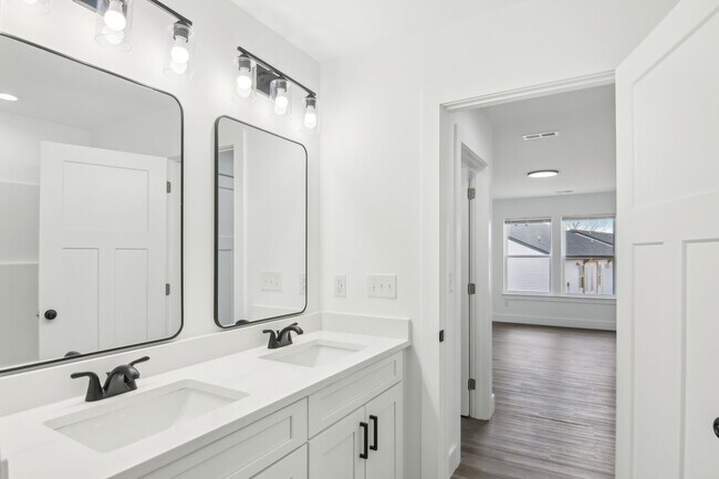 Building Photo - 4040 Cedar Fls Ln