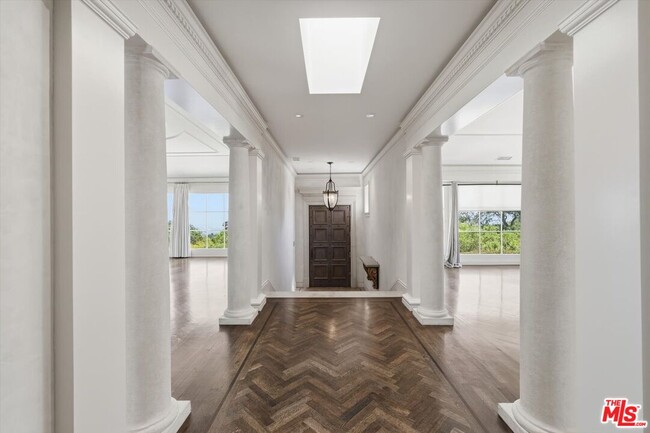 Building Photo - 6460 Via Colinita