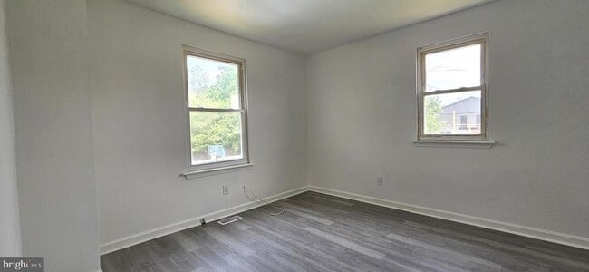 Building Photo - 520-522-522 2nd St