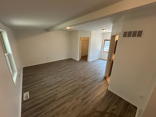 Building Photo - 114 W Alexander St