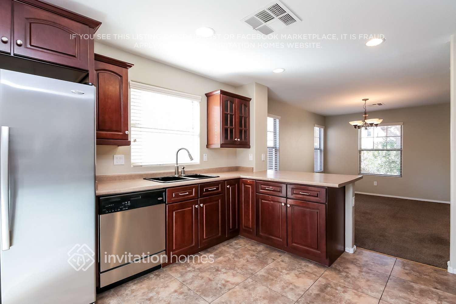 Building Photo - 2611 E Bart St