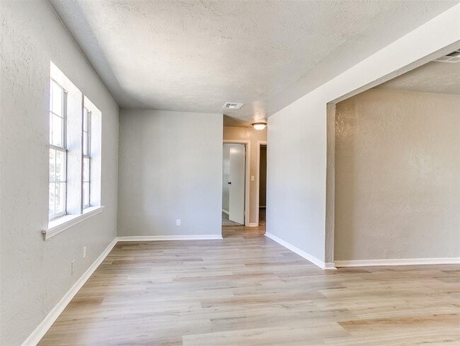 Building Photo - 3220 NE 14th Pl