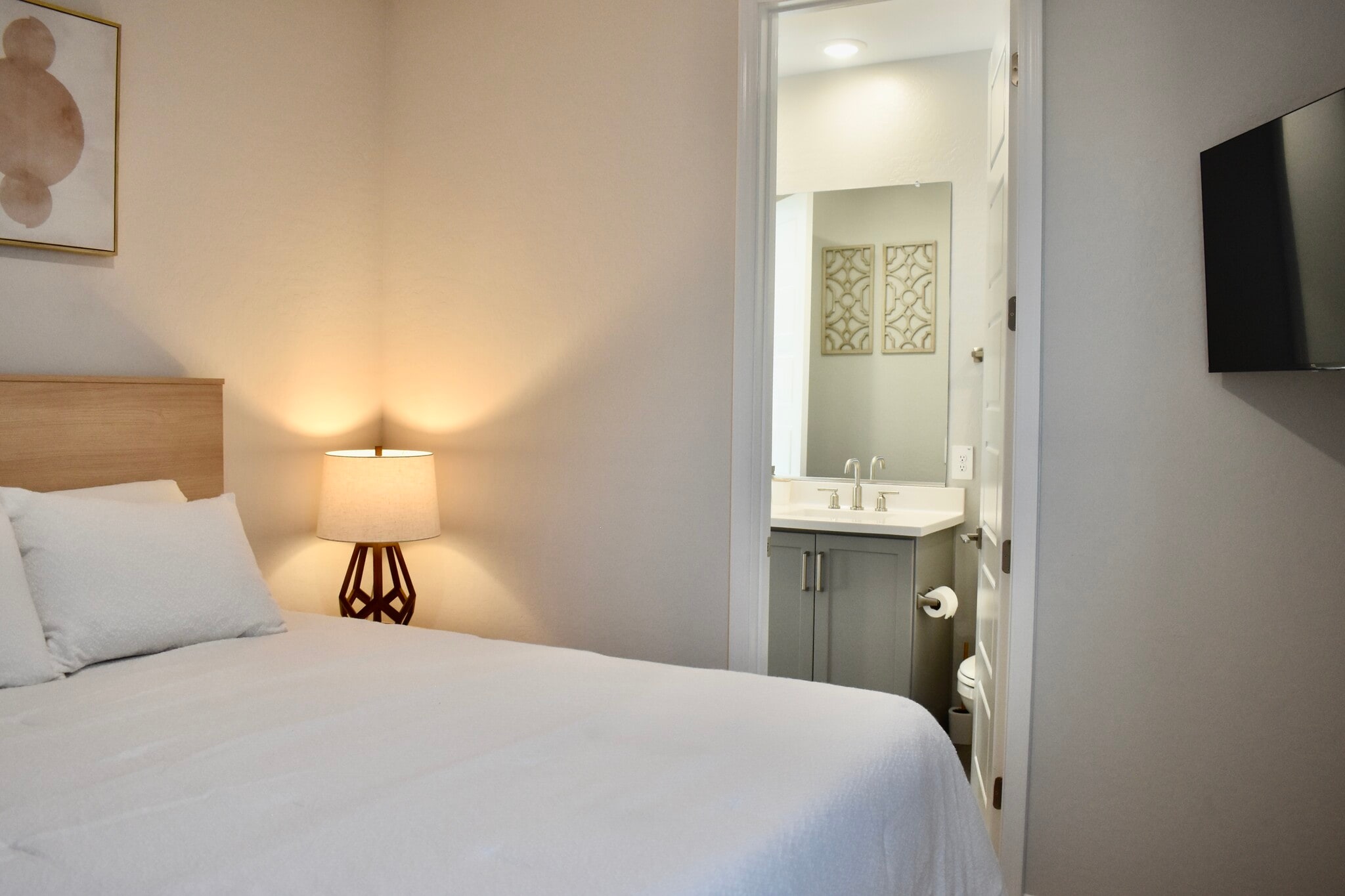 Building Photo - 5128 E Coolbrook Ave