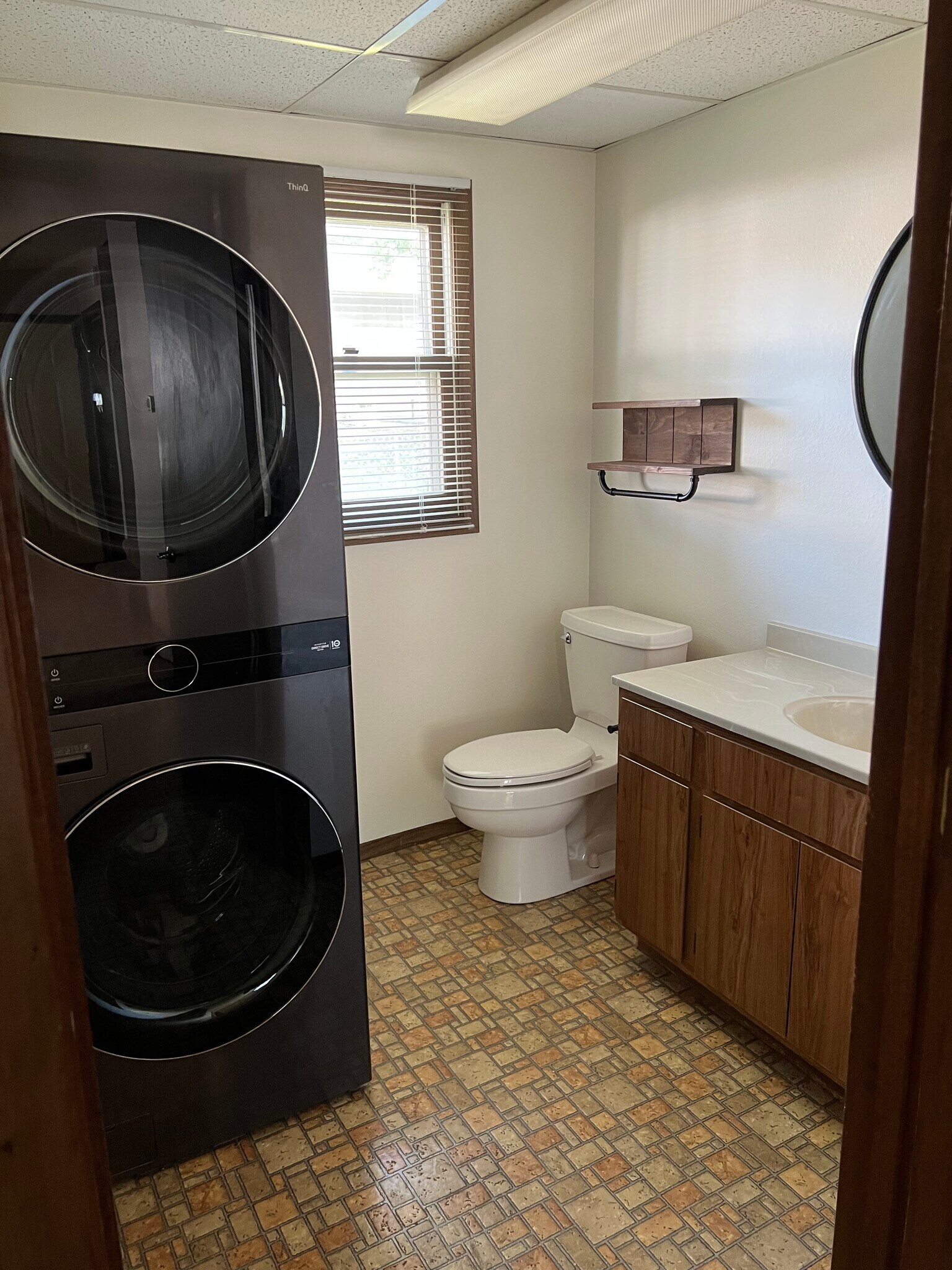 Building Photo - 1320 E Pearl St