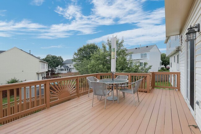 Building Photo - Beautiful 4 BR/3.5 BA Single-Family Home i...