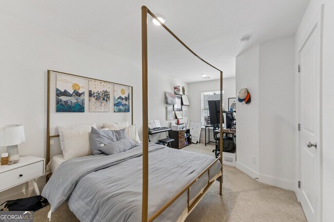 Building Photo - 5811 Calle Vis Dr