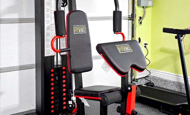 Building Photo - 2431 E Laurel St